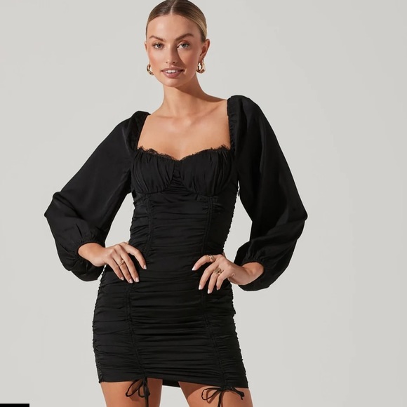 New ASTR Flowered long sleeve Mini Dress - Picture 1 of 8